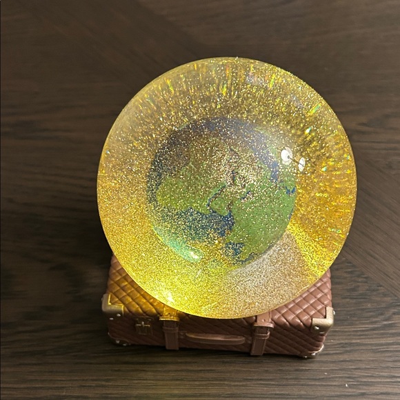 Glittering Earth Globe Snow light Globe on Brown    suitcase Base - Picture 5 of 7